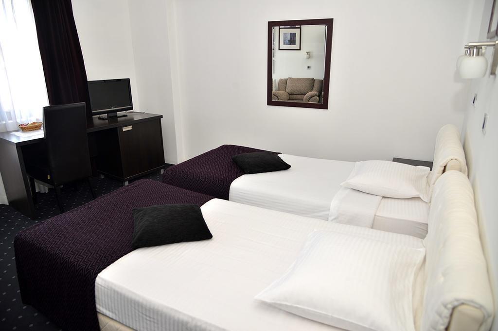 Guest House Amico Vranje Phòng bức ảnh